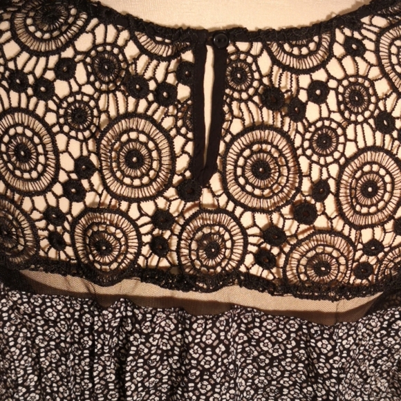 Reitmans Large crochet top - Picture 4 of 4